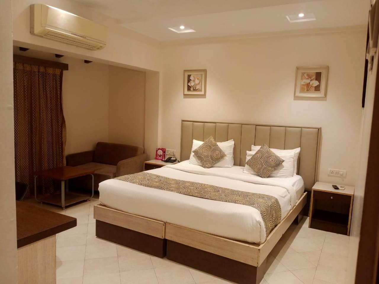 Meritas Crystal Resort Lonavala Kültér fotó